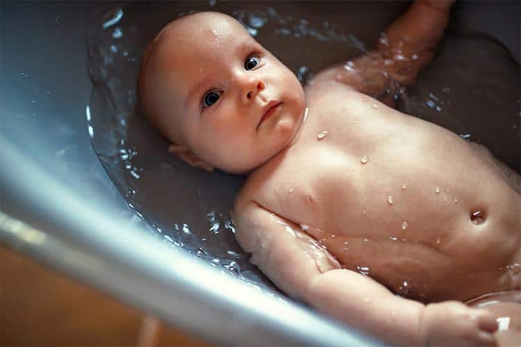 9 Baby Bath Time Essentials: A Checklist