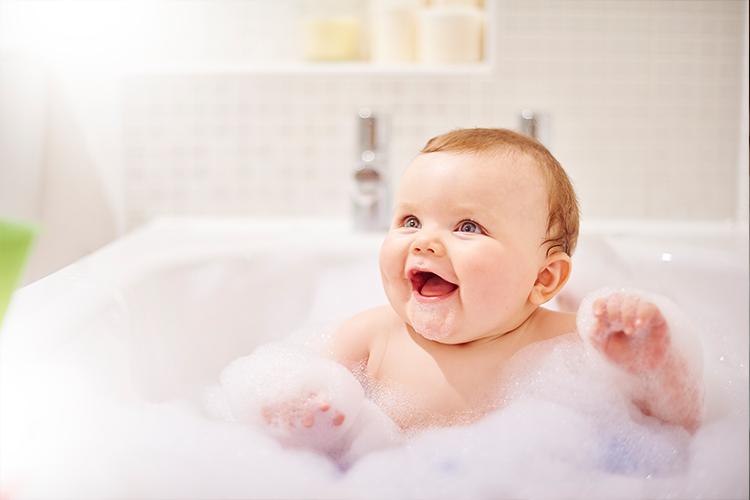 17 essentials for bathing baby